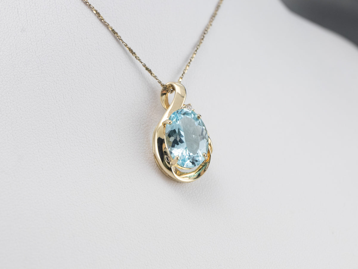 Colgante moderno de topacio azul y diamantes