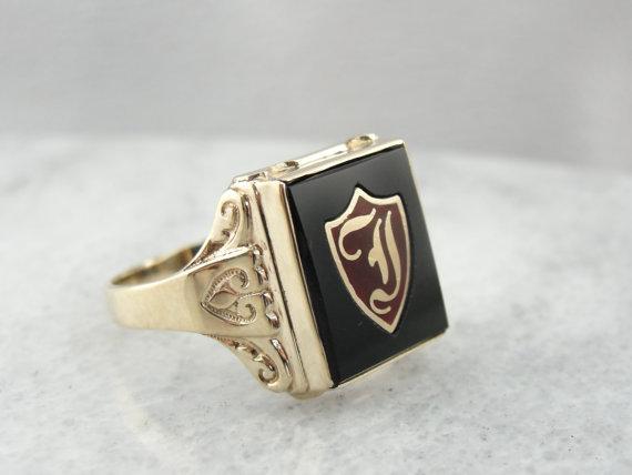 Anillo con escudo de ónix para hombre de Kinsley &amp;amp; Sons