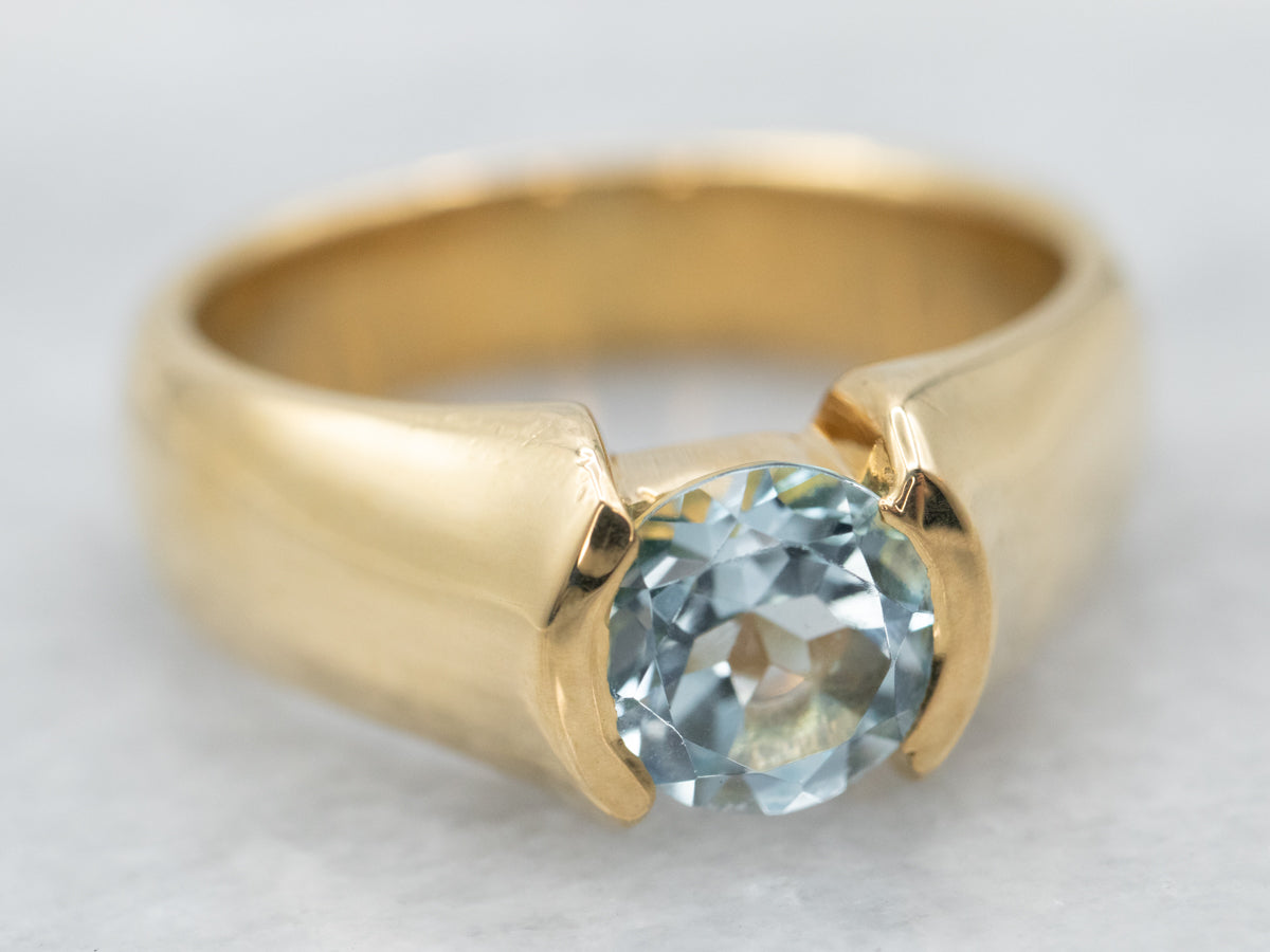 Sleek 18-Karat Gold Aquamarine Solitaire Ring