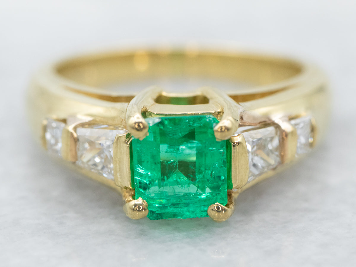 Modern 18K Gold Emerald and Diamond Ring