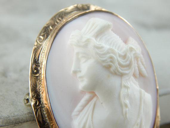 Antique Conch Shell Cameo in 10K Rose Gold Frame