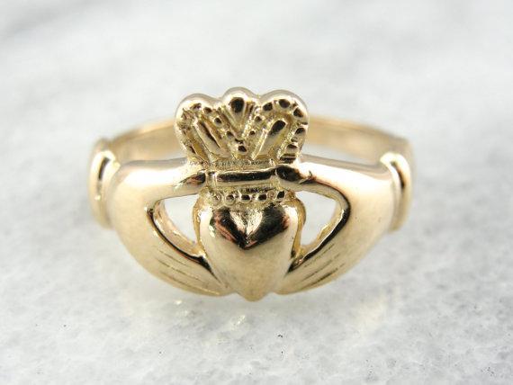 14K Yellow Gold Claddagh Ring