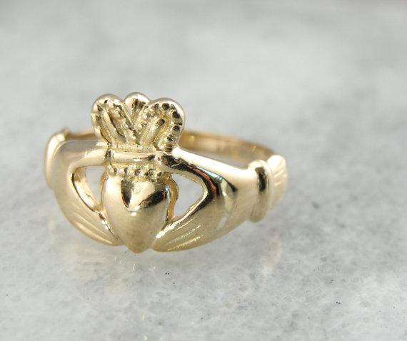 Ladies Sterling Silver ULS-6334 Claddagh Ring | Uctuk.com