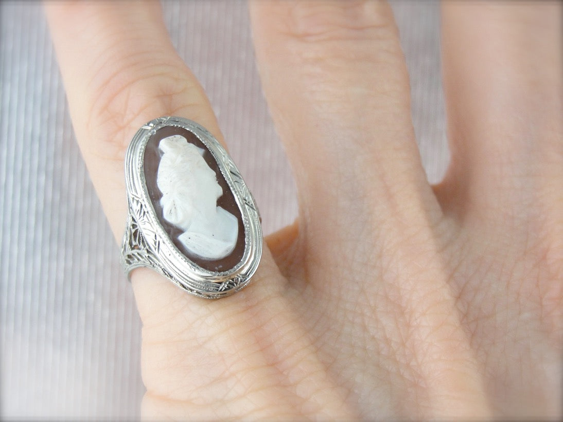 Art Deco Cameo Cocktail Ring in Filigree Mounting, Classic White Gold