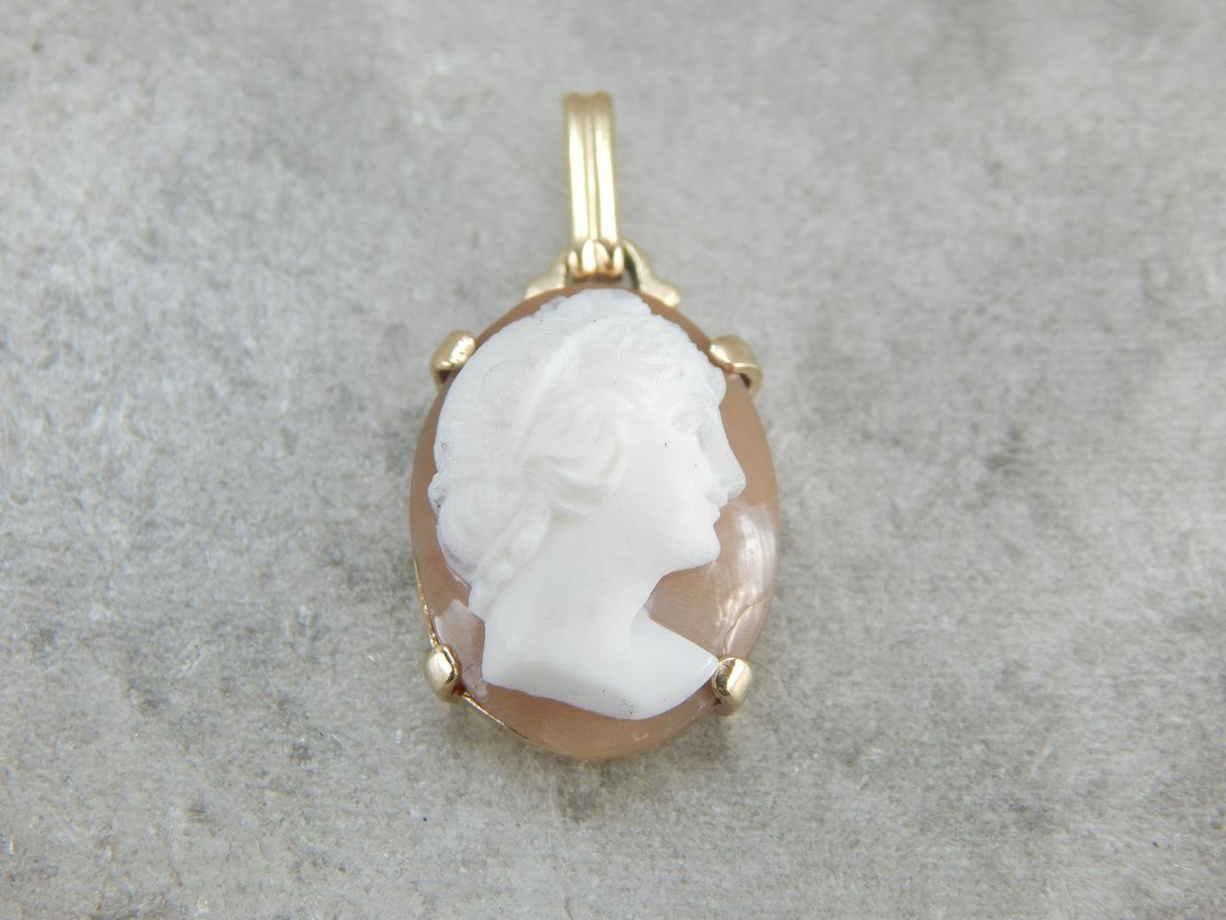 Vintage Oval Shell Cameo Pendant