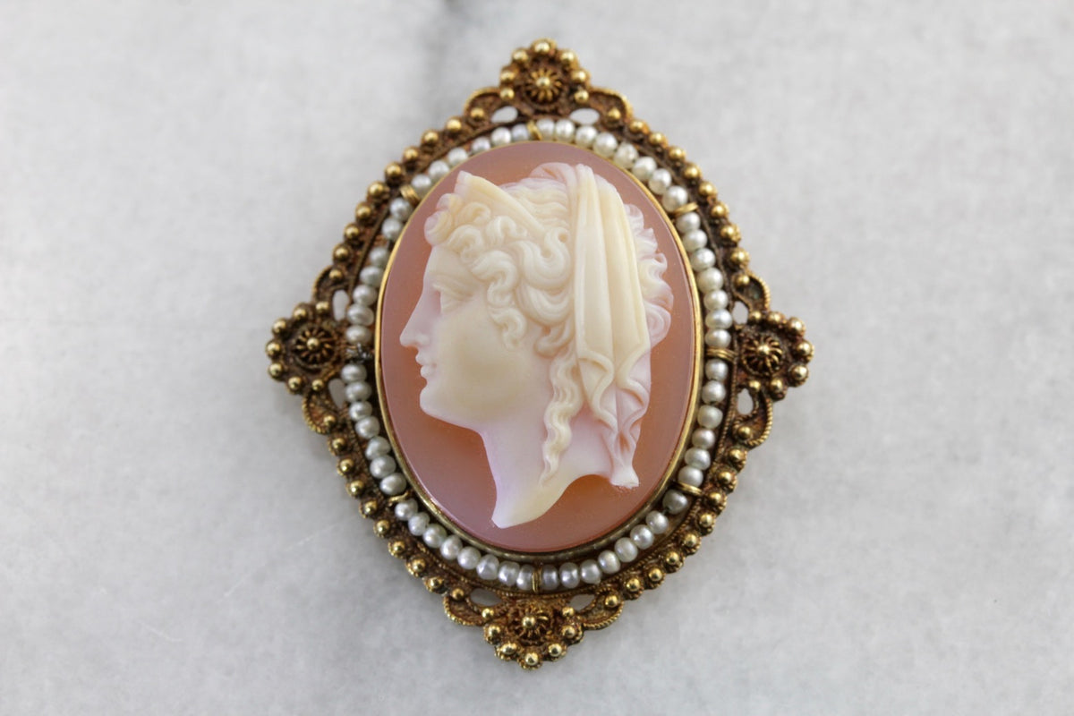 Impresionante broche o colgante victoriano Sardonyx Cameo, elegante halo de perlas de semillas