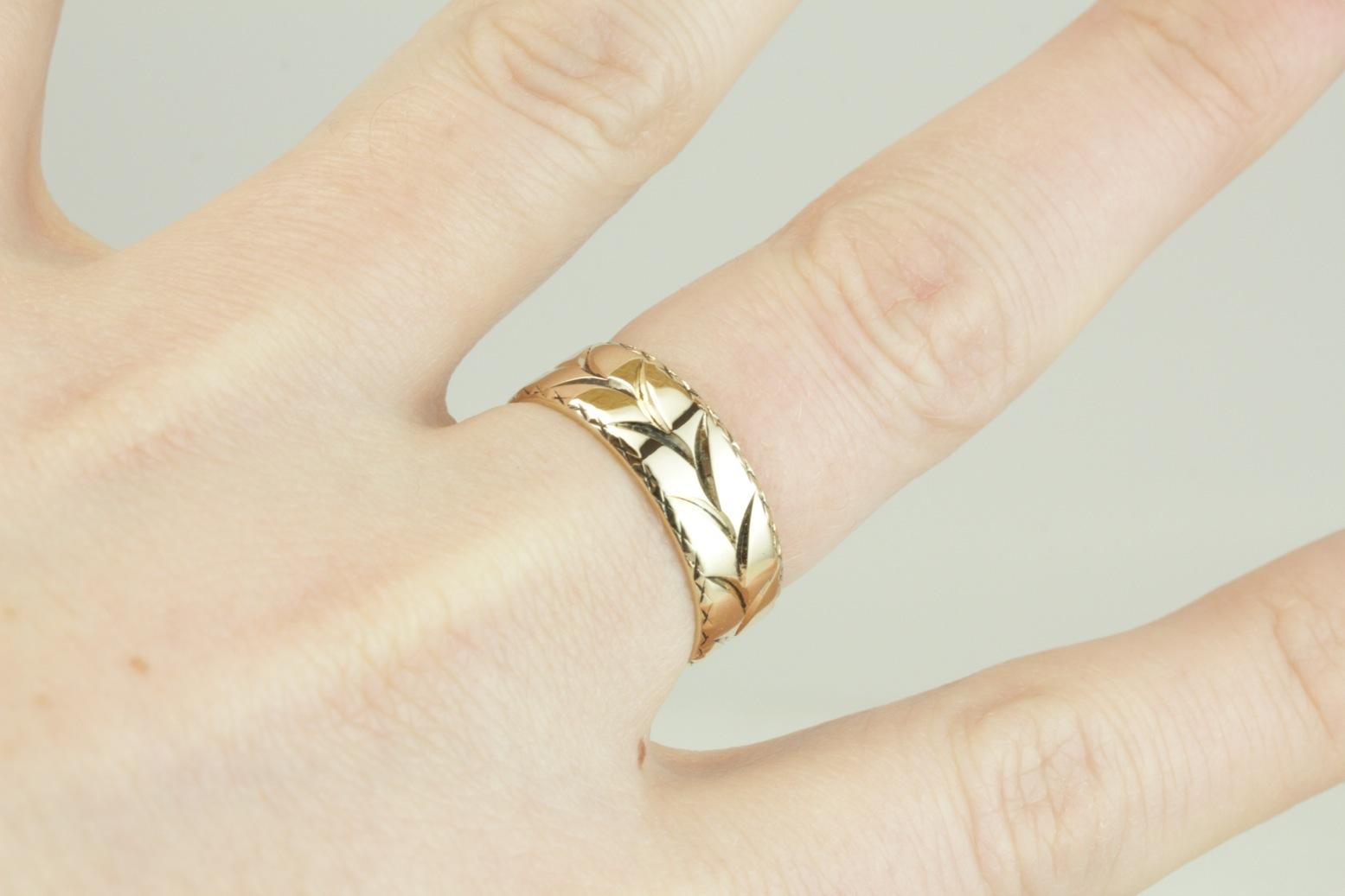 Organic Pattern Wedding Band