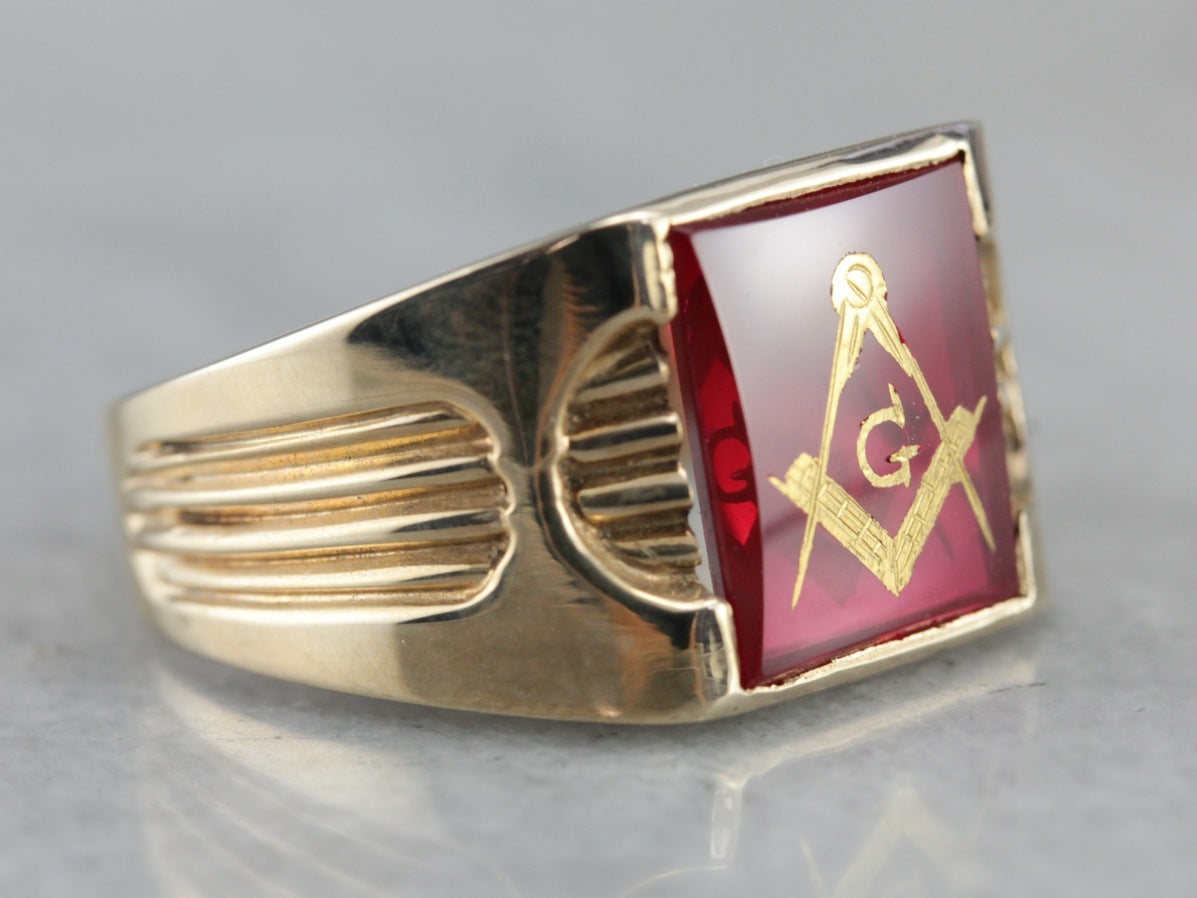 Anillo de sello masónico con diseño de línea de vidrio rojo vintage