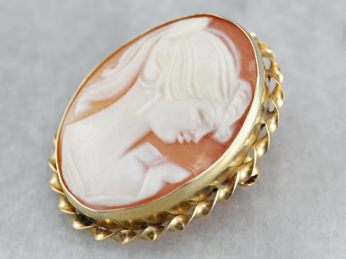 Vintage Cameo Gold Brooch or Pendant