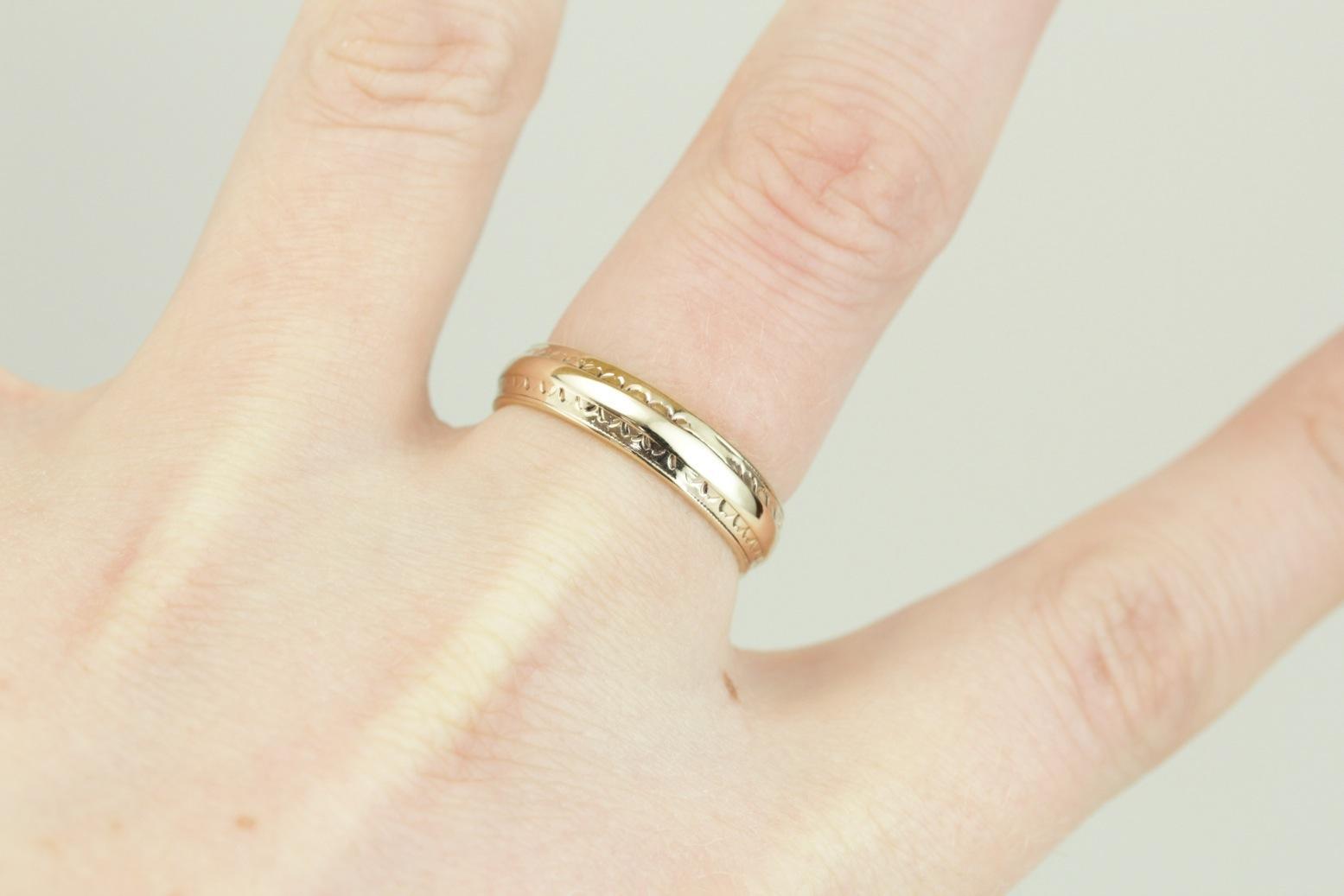 Vintage Yellow Gold Patterned Wedding Band