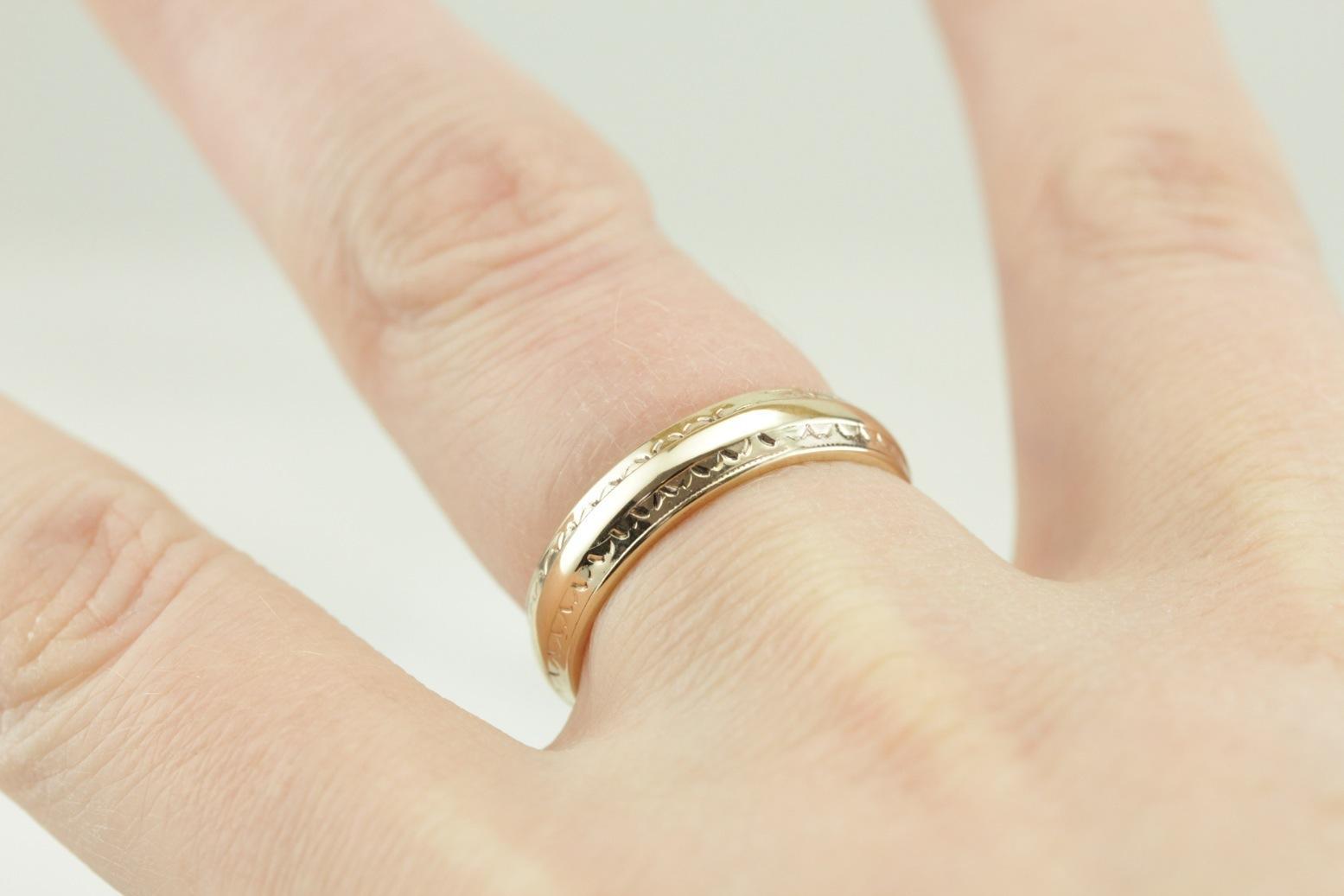 Vintage Yellow Gold Patterned Wedding Band