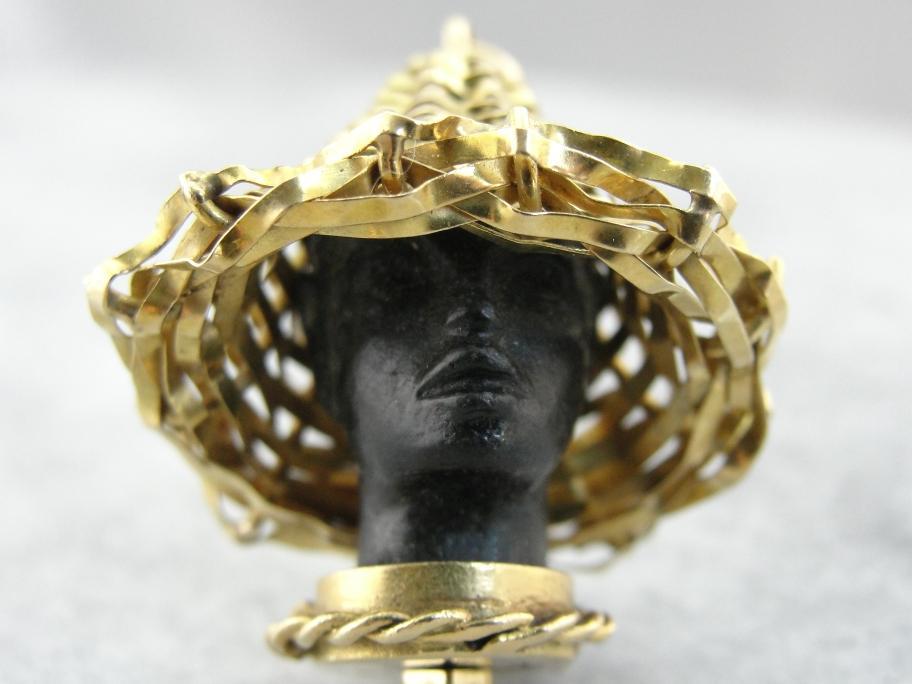 Busto antiguo de Blackamoor con colgante de sombrero de paja