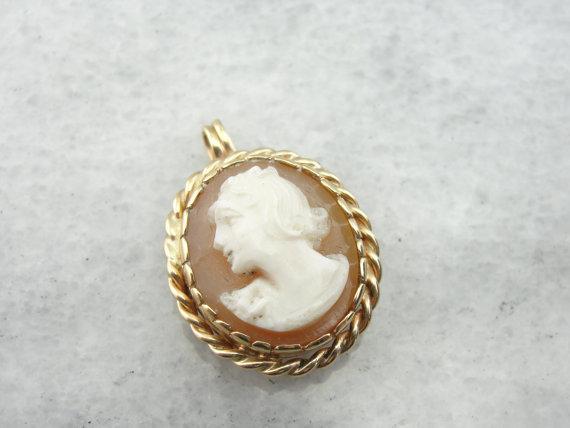 Classical Cameo Pendant Simple Frame