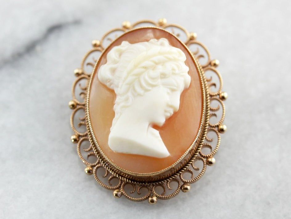 Colgante de broche de filigrana de oro cameo adornado