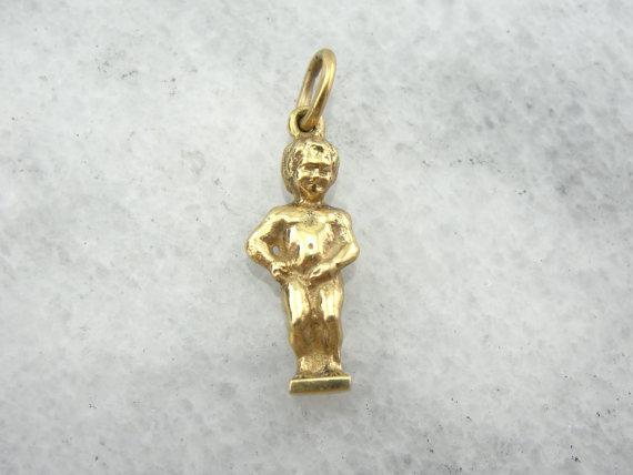 Brussels Peeing Boy Charm in Fine Gold