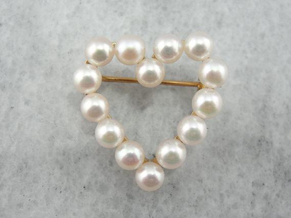 Oh So Sweet Pearl Heart Brooch