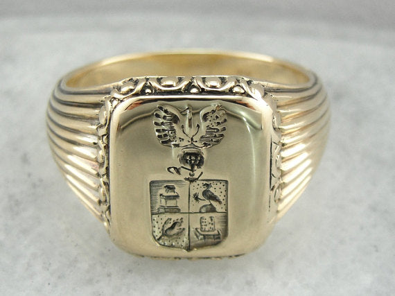 Anillo de sello para hombre con escudo de armas vintage, estilo de estampado de cera verdadero