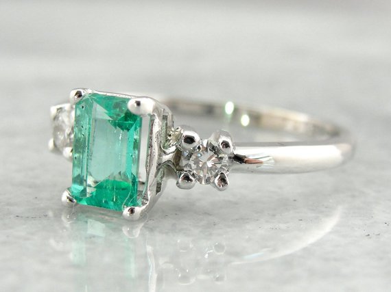 Classic Style Emerald Engagment Ring
