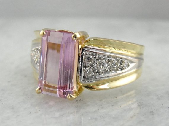 Bonito anillo de cóctel de turmalina rosa