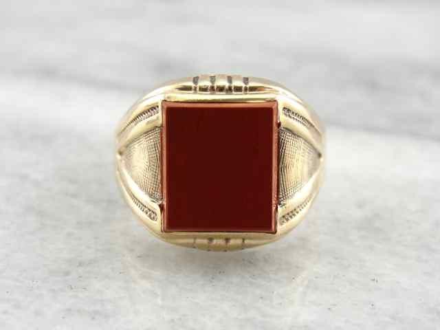 Anillo de hombre con jaspe rojo y oro vintage