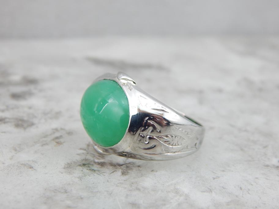 Vintage Religious White Gold and Chrysoprase Ring