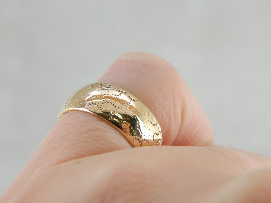 Cloud Patterned Gold Band with Perfect Texture