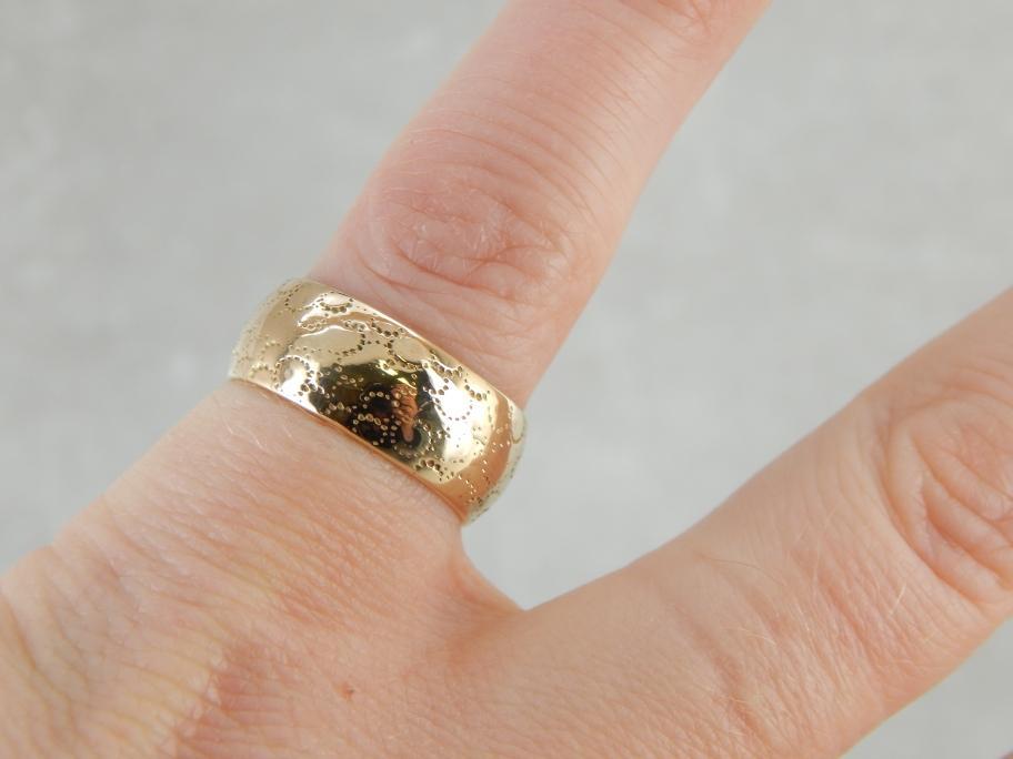 Cloud Patterned Gold Band with Perfect Texture