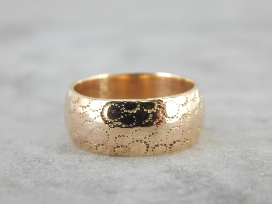 Cloud Patterned Gold Band with Perfect Texture