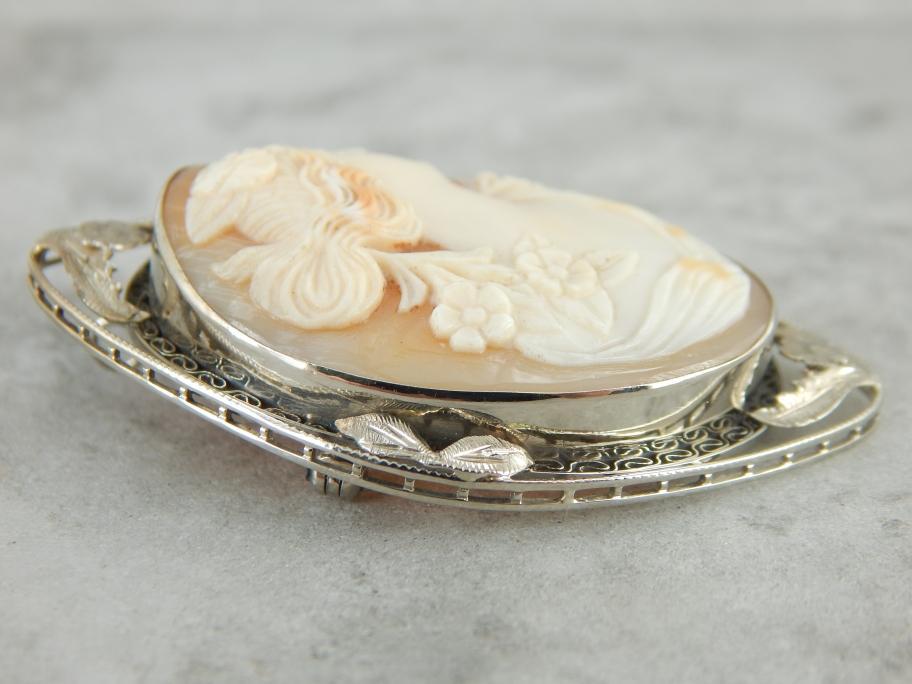 Floral cameo 2024 pendant