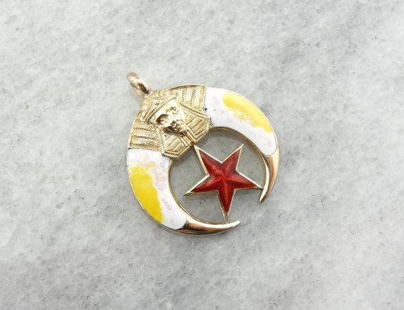 Retro Era Enameled Shriners Medallion